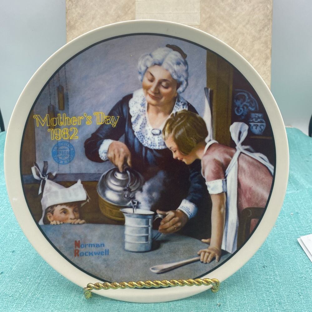1982 Mother's Day Collection Plate by Knowles. Norman Rockwell Cooking Lesson